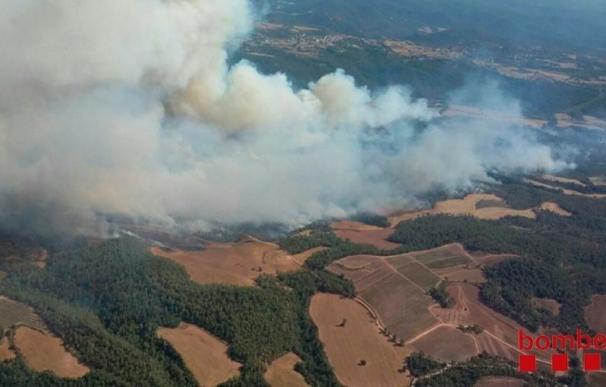El incendio forestal de Artés (Barcelona) afecta a 85 hectáreas