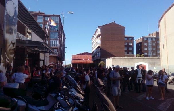 Más de 200 motoristas rinden homenaje a Ángel Nieto en una concentración silenciosa en Zamora