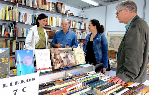 Abre sus puertas la "peculiar y prestigiosa" Feria del Libro Viejo, que destaca por su "calidad"