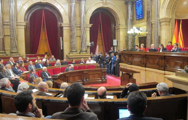 El Parlamento catalán recordará a las víctimas por violencia de género al iniciar los plenos