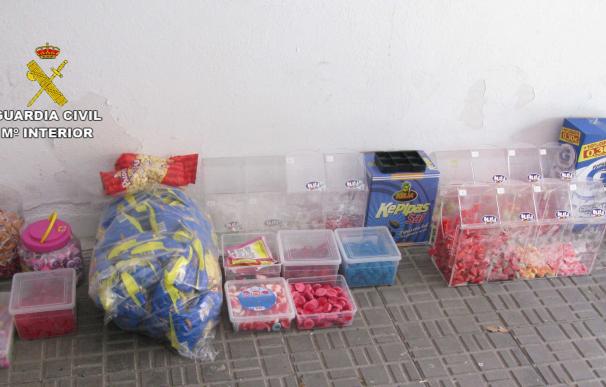 Detenidos seis jóvenes por asaltar un kiosco en Almuñécar y llevarse las chucherías en un contenedor