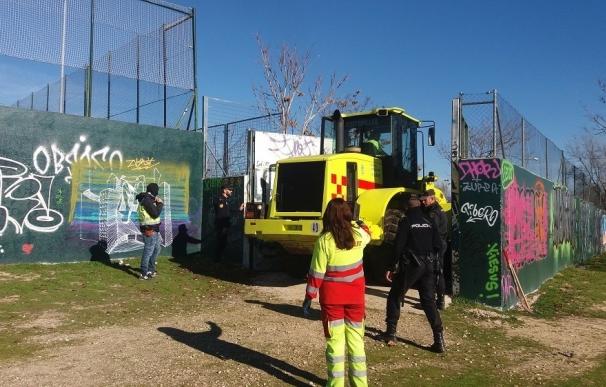 La Policía concluye la inspección de un solar en Valdebernardo (Madrid) frecuentado por los yihadistas detenidos