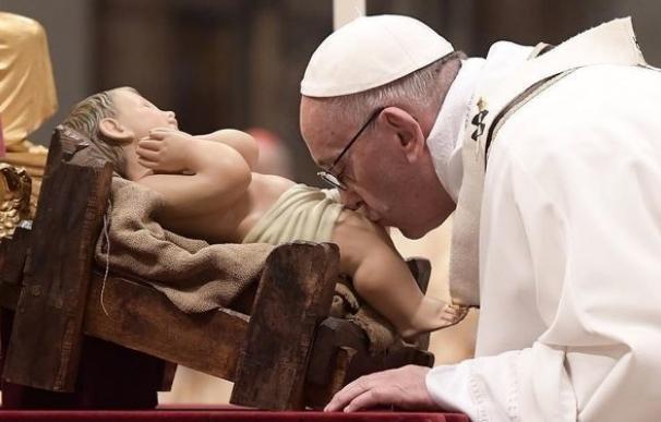 El Papa dice que hace falta "coraje para casarse y hacerlo toda la vida"