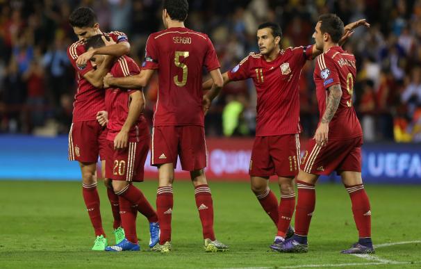 Spain's midfielder Santi Cazorla (2L) celebrates w