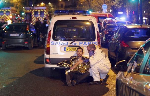 Explosiones, tiroteos y rehenes en varios atentados simultáneos siembran el caos en París