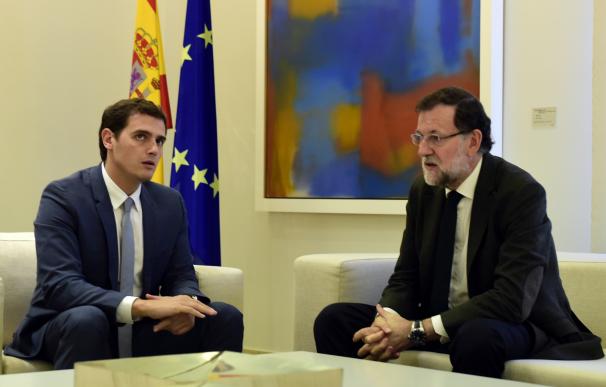 Mariano Rajoy, con Albert Rivera, el pasado viernes en La Moncloa.