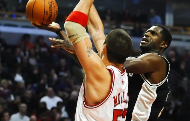 Spurs y Rockets concluyen el año en plan ganador; Durant empata la marca