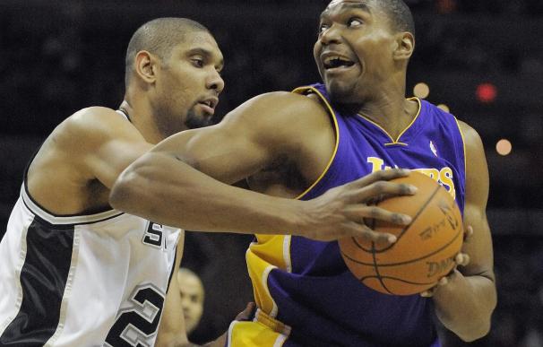105-85. Duncan, Parker y los reservas de los Spurs dejan en evidencia a los Lakers