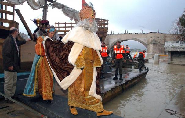 Los Reyes Magos y todo su séquito llegan hoy en avión a Zaragoza