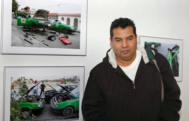 Un taxista mexicano expone en Murcia las fotografías tomadas a sus clientes
