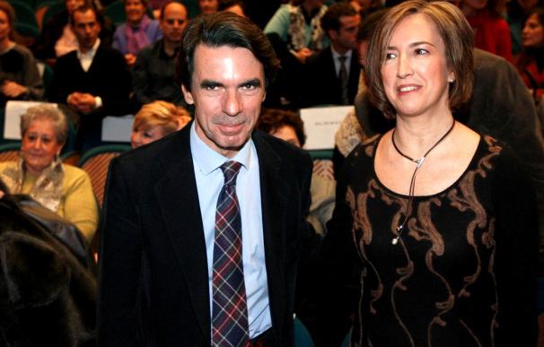 Aznar alerta de "engaños" y pide que ETA quede "fuera de las instituciones"