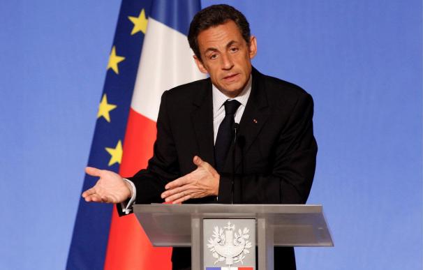 Sarkozy quiere un sistema multi-monetario frente a un "desorden inaceptable"