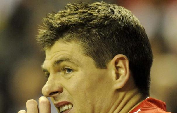Gerrard, "disponible" y Benítez decidirá mañana si lo incluye ante Wolves