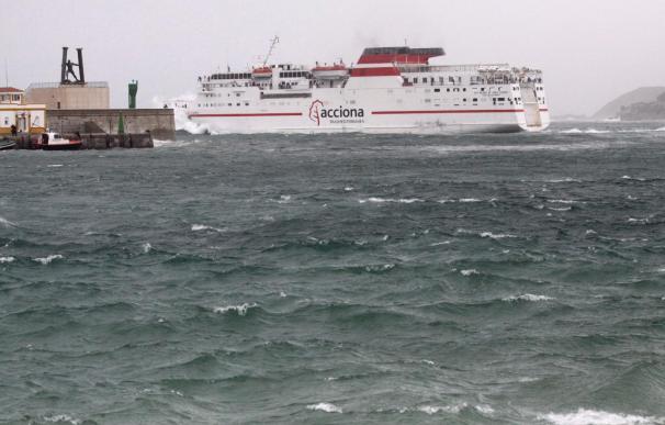 El cambio del viento permite reanudar las conexiones marítimas con normalidad