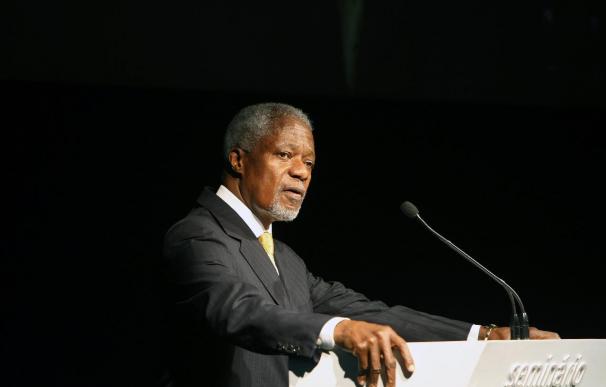 El Gobierno condecora a Kofi Annan por la labor que hizo en Naciones Unidas