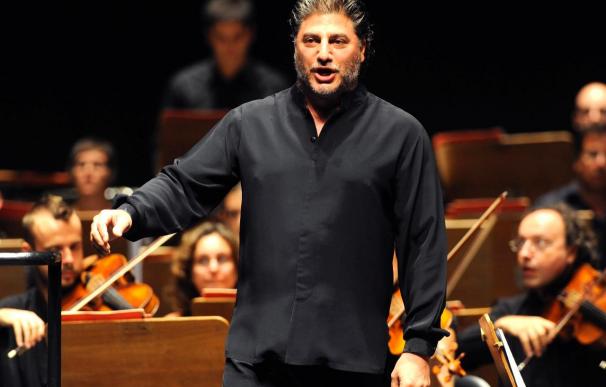 El tenor José Cura, invitado de honor del baile de la Ópera de Budapest