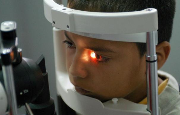Investigadores curan la ceguera corneal con el trasplante de células madre