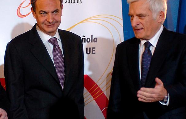 Zapatero propone un "gran pacto social" y reglas exigentes ante la crisis