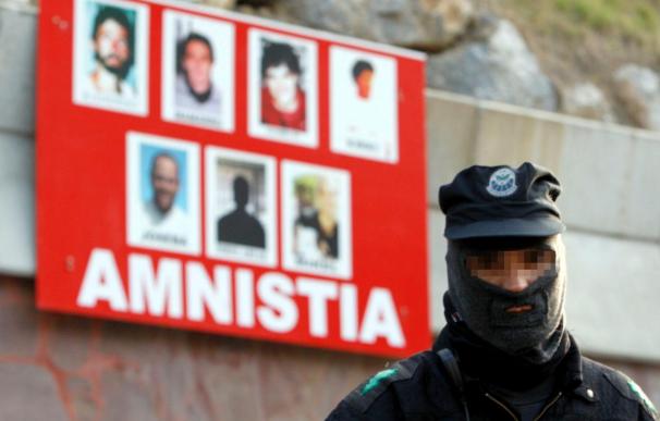 Diecisiete identificados por portar carteles y fotos de presos de ETA
