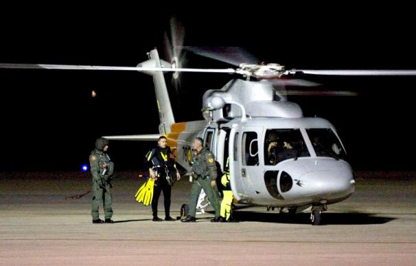 Continúan las labores de búsqueda de los tres ocupantes del helicóptero siniestrado en Almería