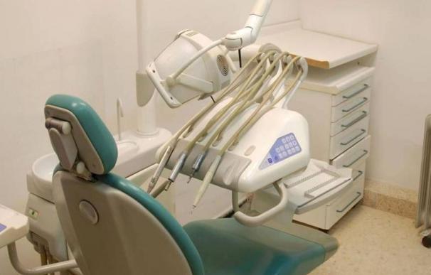 La CE emplaza a España a modificar la legislación para trabajar como dentista