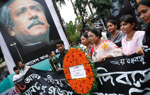 Ahorcan en Bangladesh a 5 militares por asesinar al "padre de la patria"