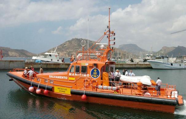Rescatados tres marroquíes tras el naufragio de una lancha cerca de Tánger