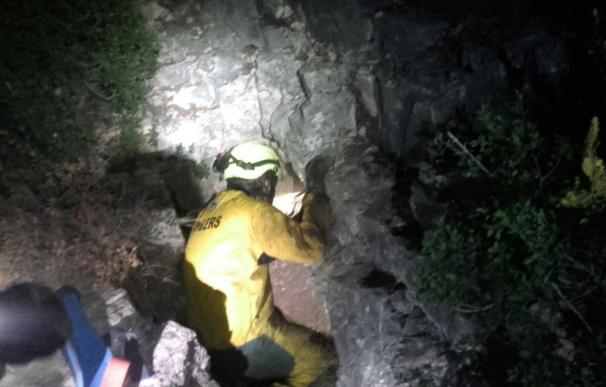 Rescatado un joven que se lesionó un brazo en una cueva de 30 metros de profundidad en Chulilla