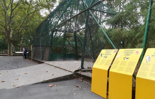 Escapan 17 pájaros del Zoo de Barcelona después de que unos "vándalos" abrieran su jaula