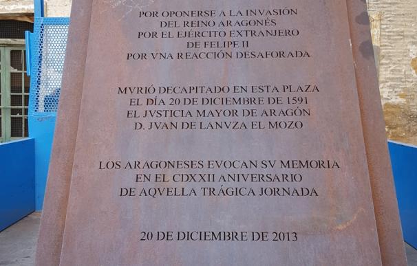 Ayuntamiento retira el Memorial a Juan de Lanuza de las Murallas Romanas por las obras en el Mercado Central