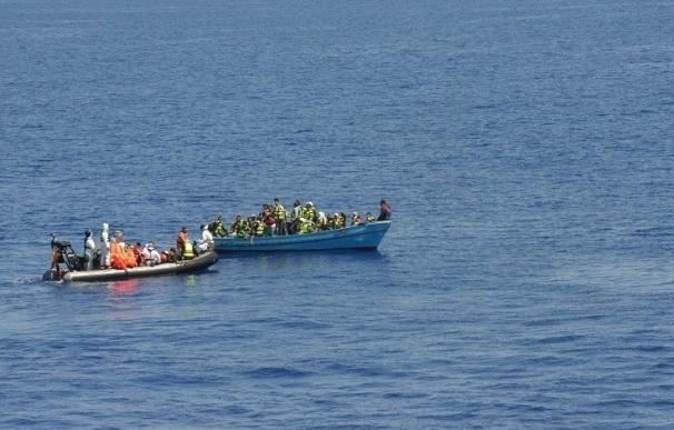 La fragata española 'Victoria' rescata a 38 migrantes frente a las costas de Libia