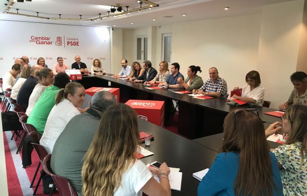 Zuloaga analiza con los consejeros del PSOE las áreas a "fortalecer" y se reunirá con el resto de líderes políticos