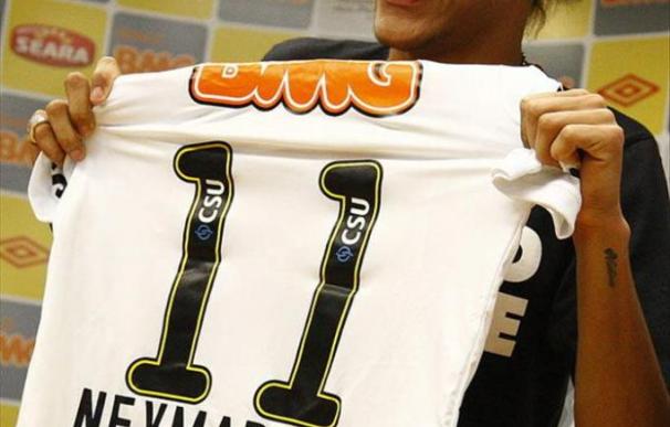Neymar firma un nuevo contrato con el Santos y afirma que permanecerá hasta 2014
