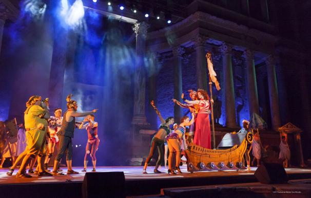 El estreno de 'La bella Helena' arranca las carcajadas del público del Teatro Romano en el Festival de Mérida