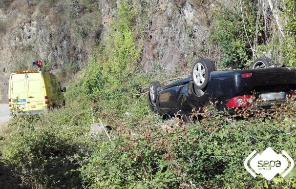 Una mujer de 82 años resulta herida en un accidente de tráfico en Tineo