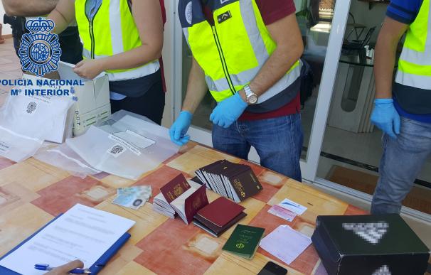 Cae una red de tráfico de iraníes hacia Reino Unido que cobraba 25.000 euros por pasaportes falsos