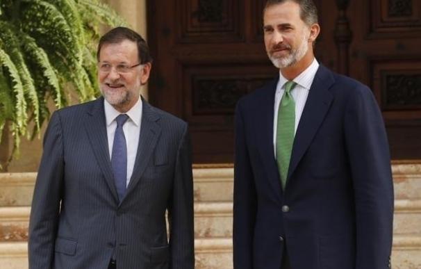 Rajoy llega a Palma para reunirse con el Rey con más de dos horas de retraso, tras sufrir un ataque de lumbago