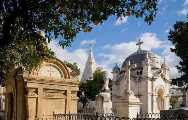 El IAM homenajea a malagueñas relevantes con la escenificación de sus vidas en el Cementerio de San Miguel
