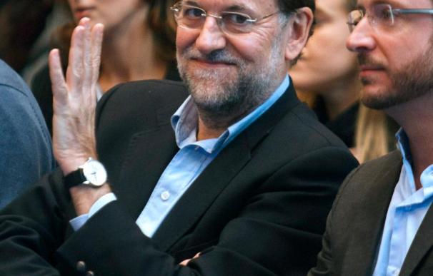 Rajoy afirma que los empresarios no van a devolver a Zapatero la credibilidad perdida