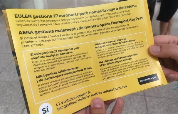 La ANC pide el 'sí' a la independencia en unos folletos que reparte en el Aeropuerto de El Prat