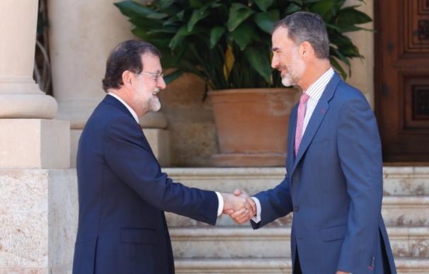 El Rey y Mariano Rajoy en el Palacio de Marivent.