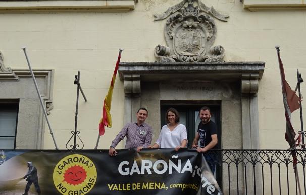 Valle de Mena (Burgos) retira la pancarta contra la central que permanecía en el balcón consistorial desde 2014