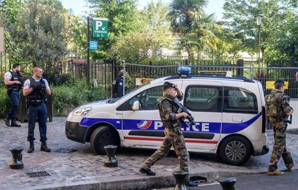 Un coche atropella a varios militares del dispositivo antiterrorista francés