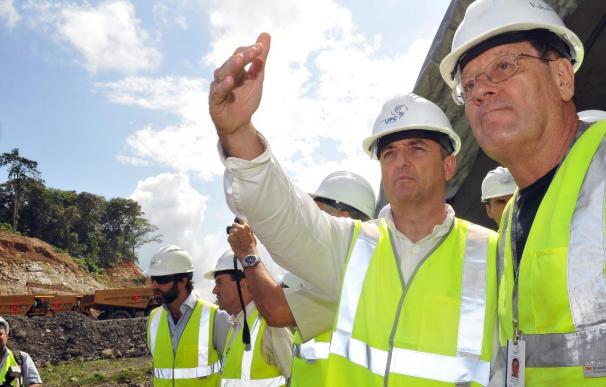 Ministro destaca las inversiones de España en Latinoamérica al visitar el Canal de Panamá
