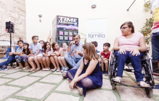 Diputación entrega los galardones a los ganadores del quinto Concurso Provincial 'Dibujando Familias'