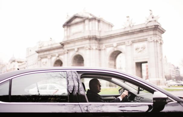 Una profesora del CEU-UCH defiende que Uber "no es competencia desleal para el taxi" y ve un "falso debate"
