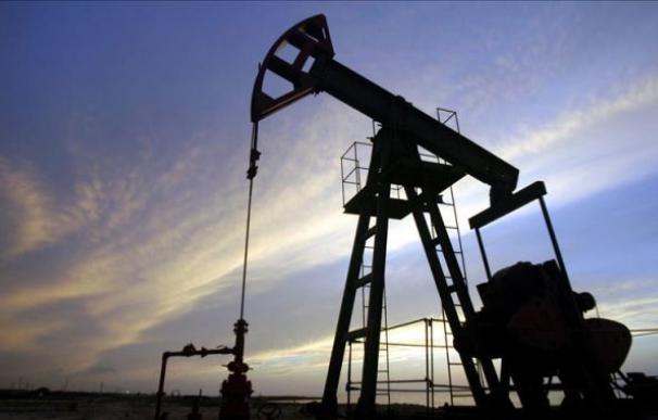 El petróleo sube en un mercado que prevé una merma de stocks de EEUU