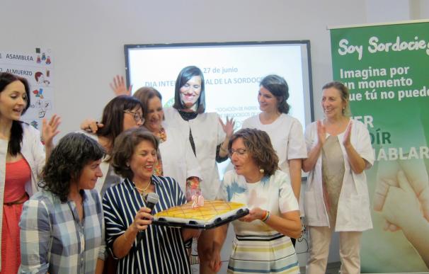 Los sordociegos de Aragón celebran su 20 aniversario y la consejera Broto se compromete a concertar plazas residenciales