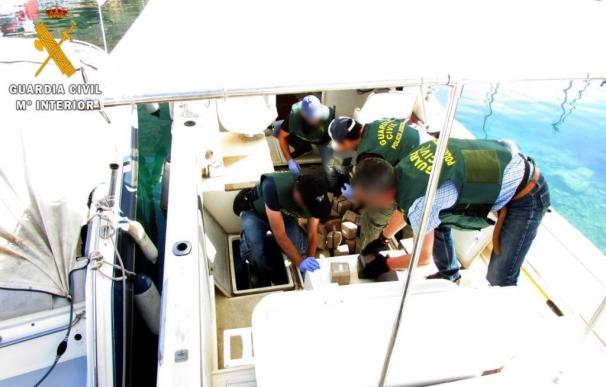Intervenidos casi 900 kilos de hachís que iban a ser introducidos en España en embarcaciones de recreo