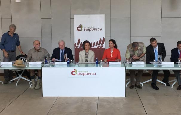 La Reina Sofía visita el yacimiento de 'Cueva del Mirador' de Atapuerca por petición propia